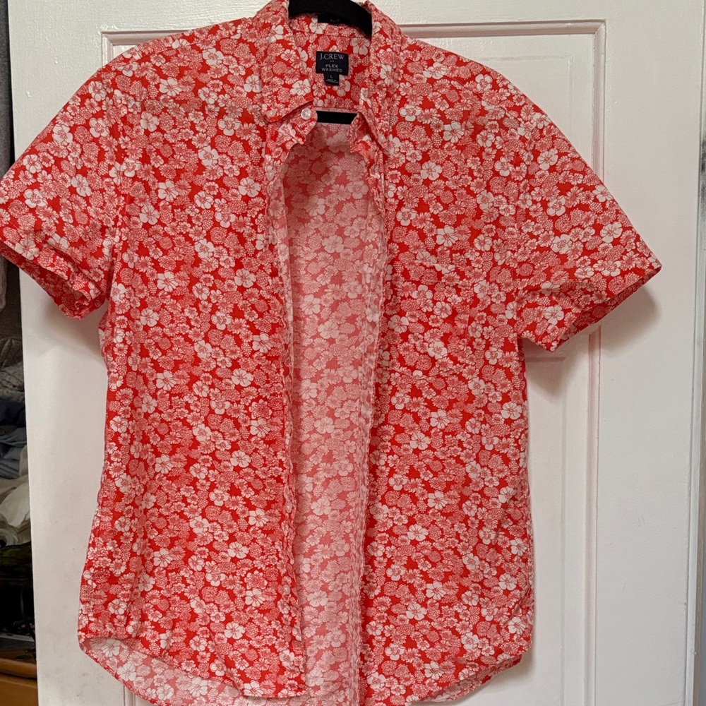 J. Crew Men’s Red and White Floral Short-Sleeve Flex Washed Button-Down Shirt